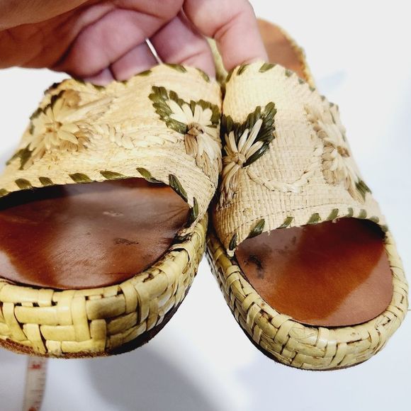 Isaac Mizrahi  size 6 wicker floral wedge slip on sandal shoes - Picture 4 of 12